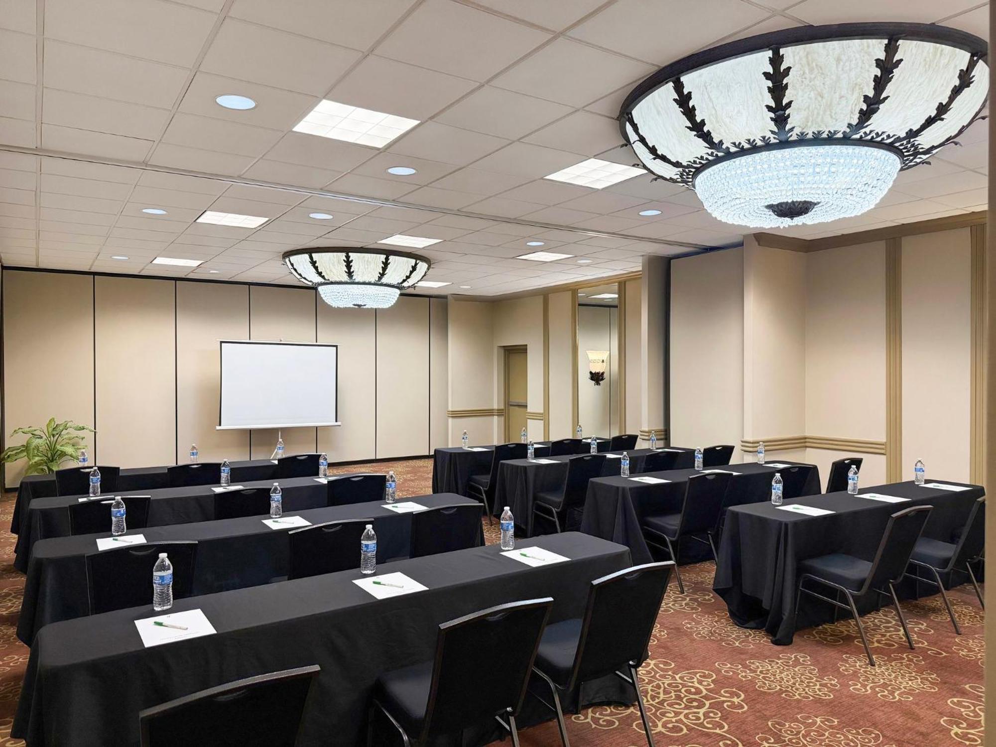 Holiday Inn South Plainfield-Piscataway By Ihg Exterior foto